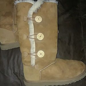 3 BUTTONS UGG BAILEY BOOTS